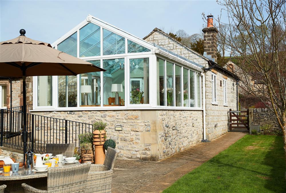 Enclosed rear garden with garden furniture at Wynfield, Bakewell