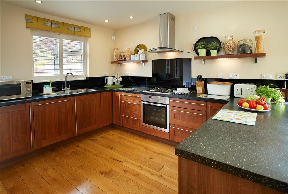 Wynfield, Peak District: Spacious and well-equipped kitchen at Wynfield, Bakewell