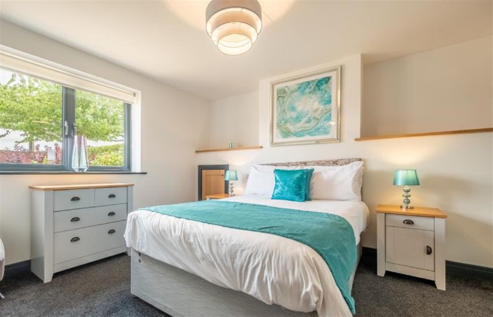 Ground floor, bedroom two with 4’6 double bed and en-suite shower room at Wynholme, Holme-next-the-Sea