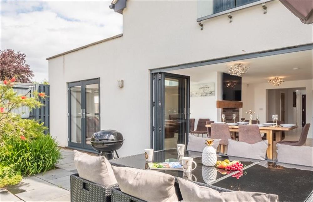 Outdoor furniture and barbecue at Wynholme, Holme-next-the-Sea