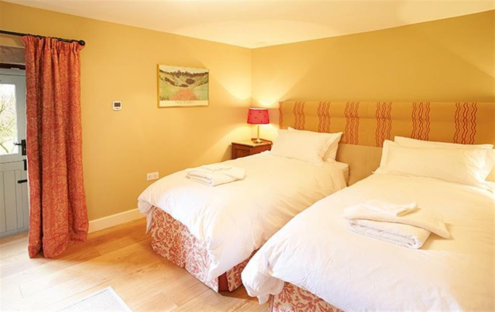 Double bedroom with 6’ zip and link beds with en-suite bathroom with power shower over the bath