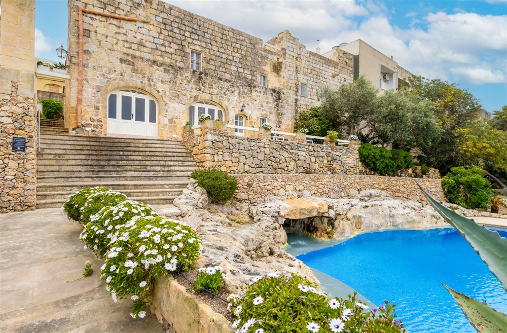 Xlendi Rocks