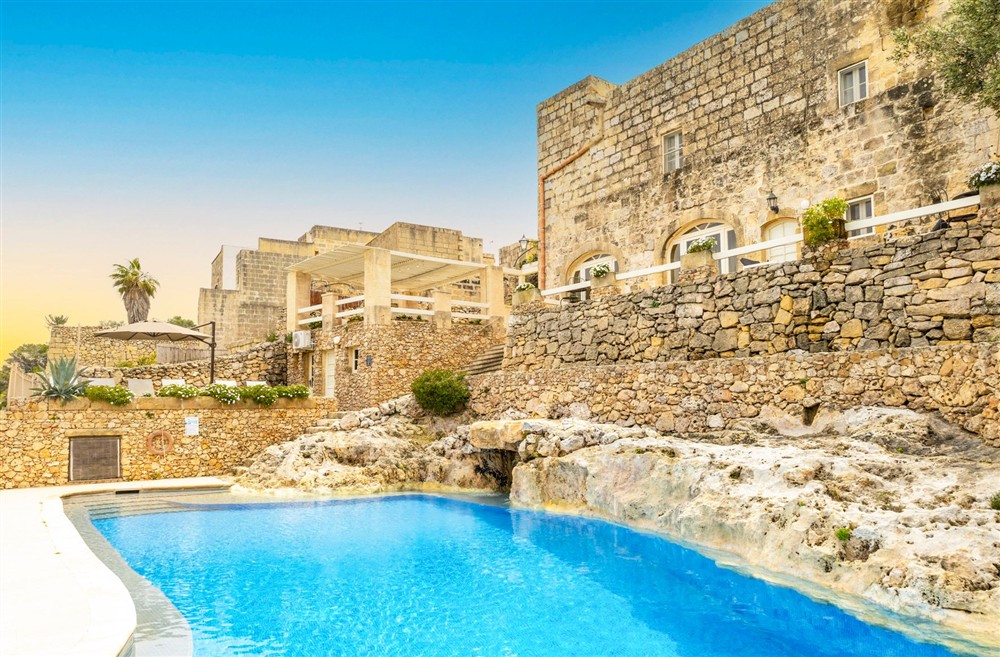 Xlendi Rocks