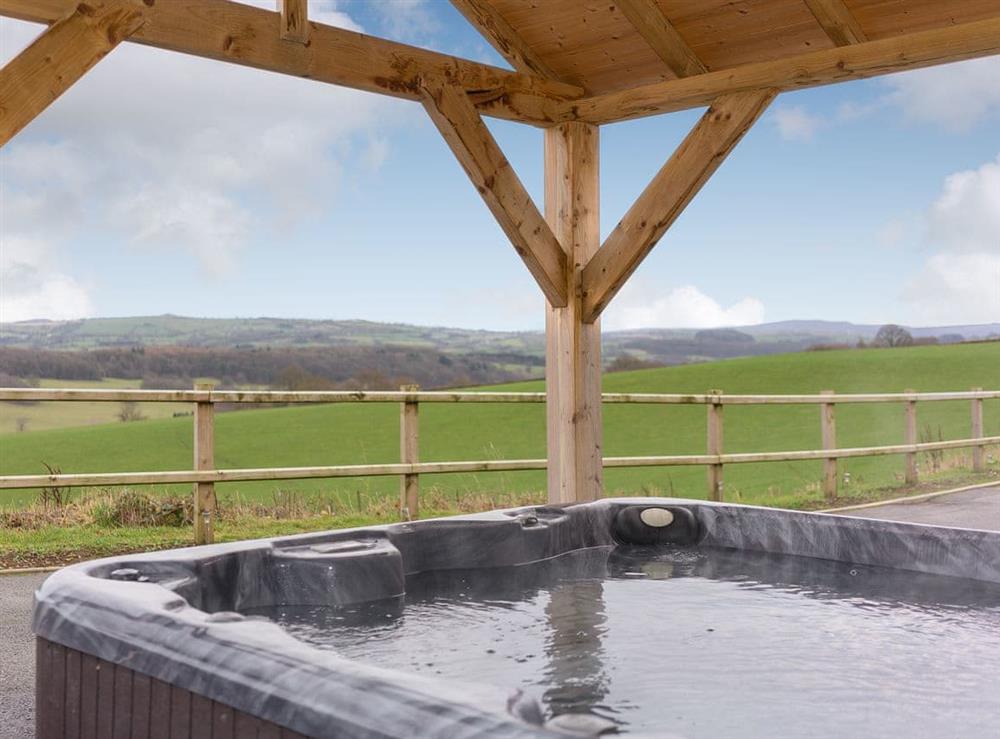 Hot tub at Y Beudy in Pwllglas, near Ruthin, Denbighshire