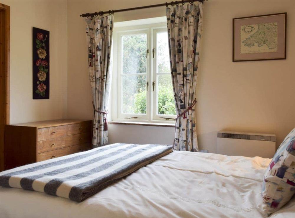 Double bedroom (photo 2) at Y Bwthyn in Fachongle Ganol, Nr Newport, Pembs., Dyfed