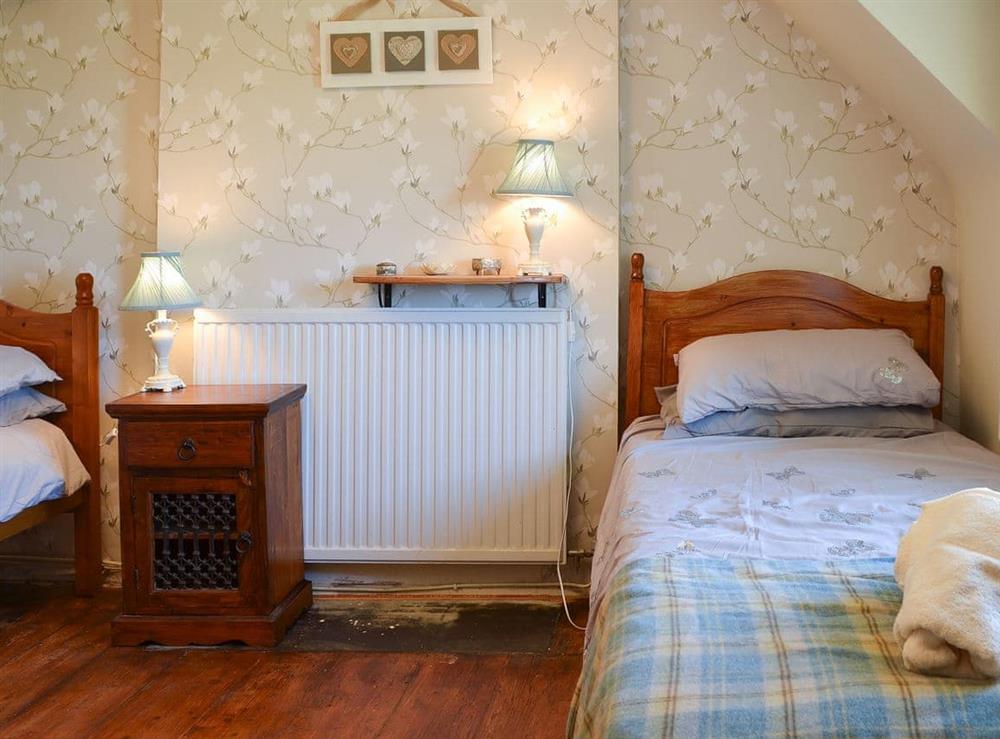 Relaxing twin bedded room at Y Bwthyn in Llandygai, near Bangor, Gwynedd