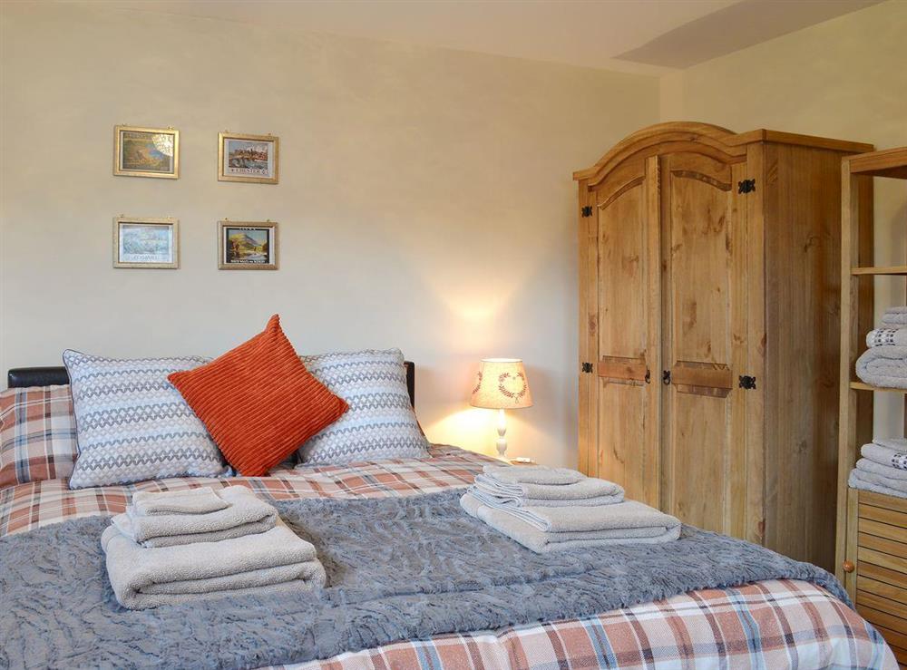Cosy double bedroom at Y Bwthyn Pren in Aberaeron, Dyfed