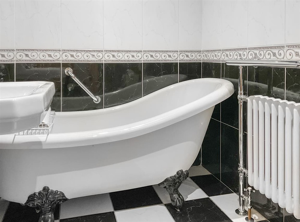 Bathroom at Y Cartws in Llanybydder, Dyfed