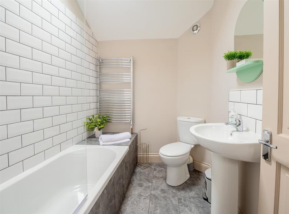 Bathroom at Y Cwtsh in Llandeilo, London
