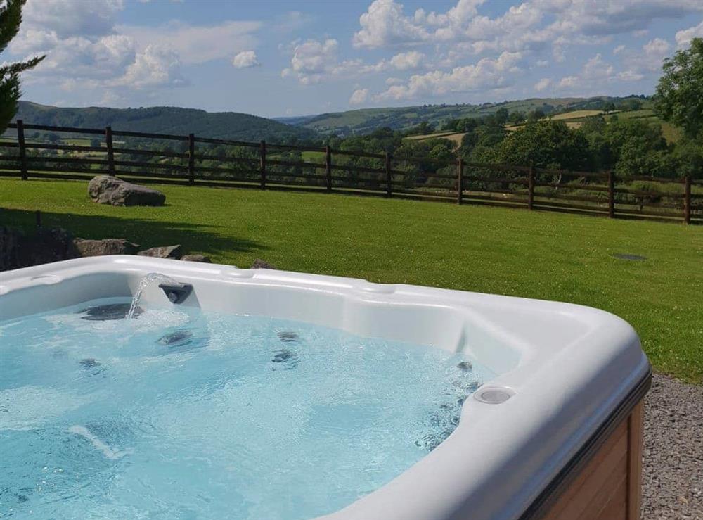 Hot tub at Y Dderwen in Llanfair Caereinion, Powys