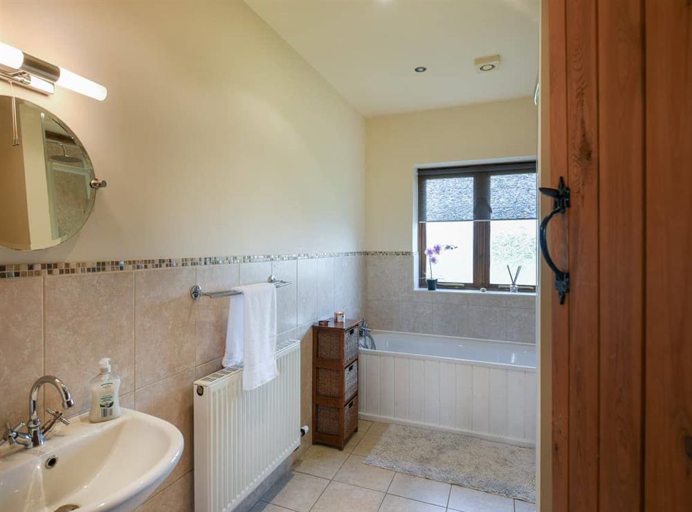 Bathroom at Y Dderwen in Penybontfawr, Powys