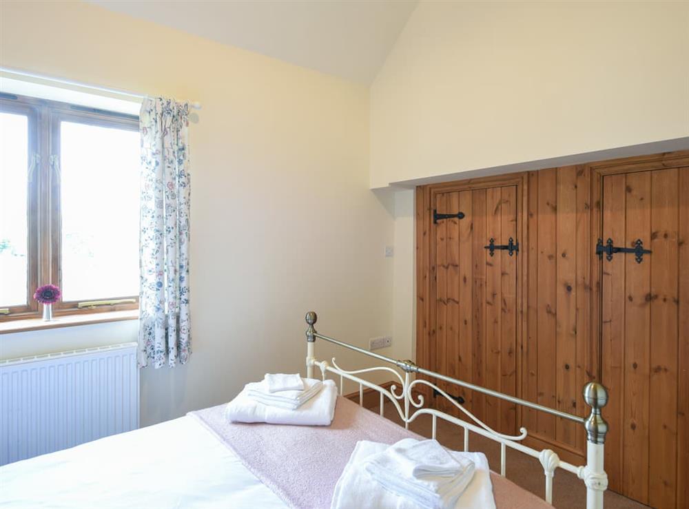 Double bedroom (photo 2) at Y Dderwen in Penybontfawr, Powys