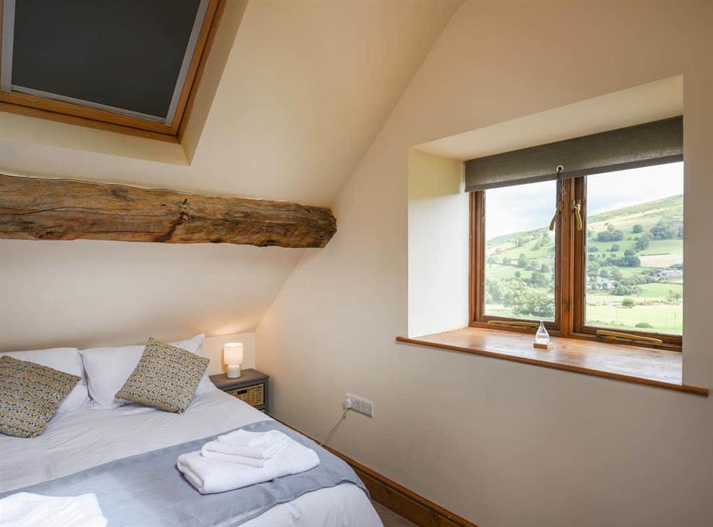 Double bedroom (photo 4) at Y Dderwen in Penybontfawr, Powys
