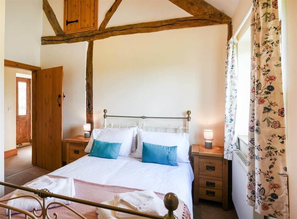 Double bedroom at Y Dderwen in Penybontfawr, Powys