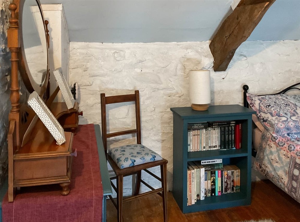 Double bedroom (photo 2) at Y Smithy in Llanybydder, Dyfed