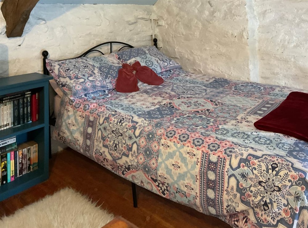 Double bedroom at Y Smithy in Llanybydder, Dyfed
