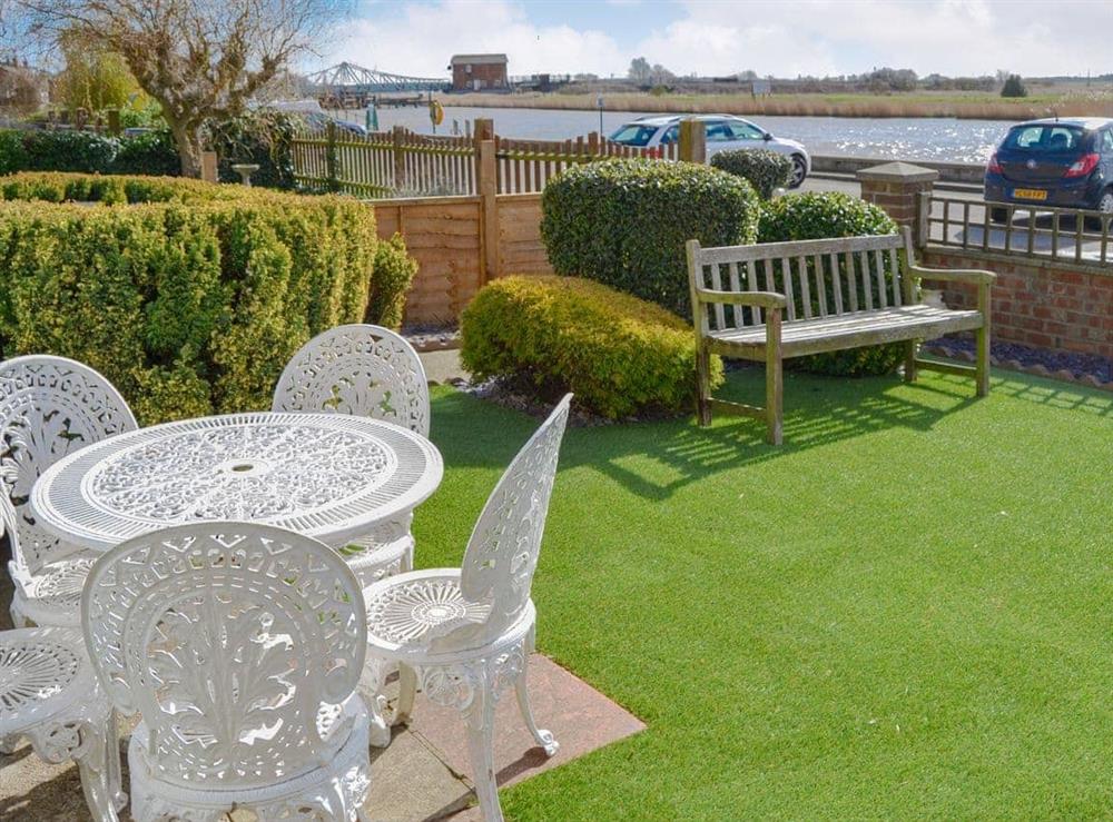 Sitting out area in the relaxing garden at Yare Cottage in Reedham, Norfolk