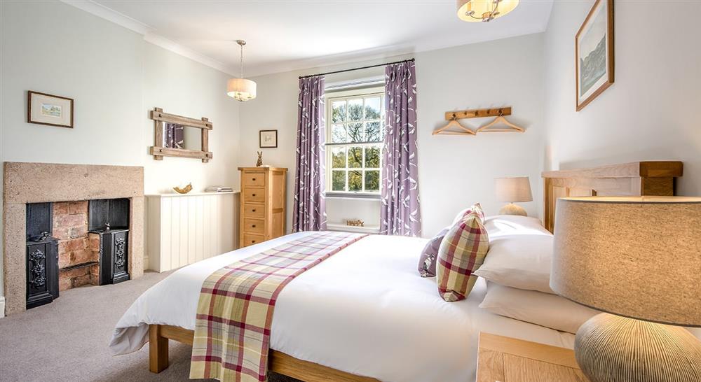 The ensuite king size bedroom at Yarncliff Lodge in Hope Valley, Derbyshire