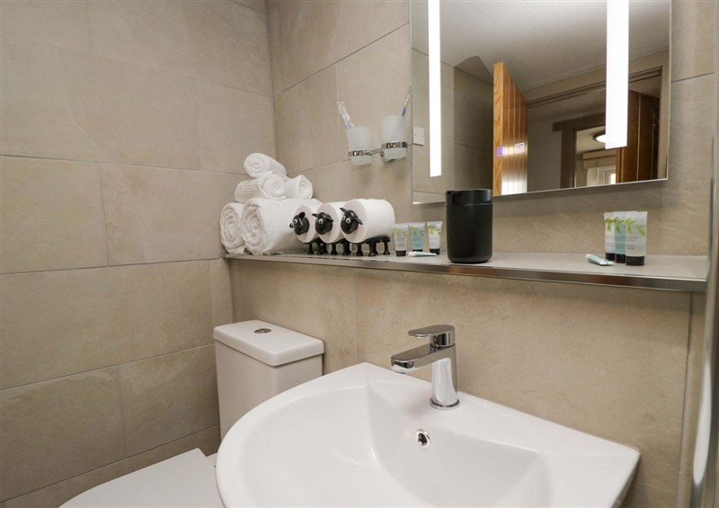 Bathroom at Yeat Stoup Cottage, Little Broughton