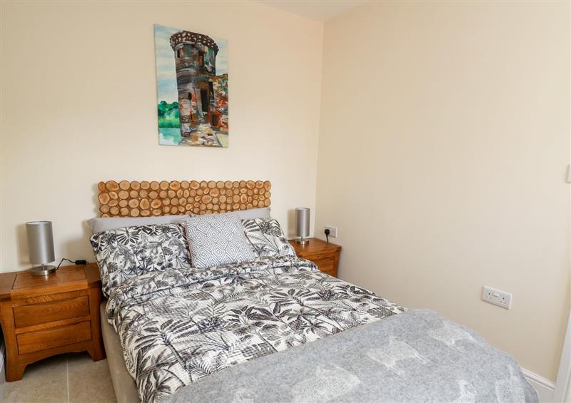 A bedroom in Yemble Rose at Yemble Rose, Llangoedmor near Llechryd