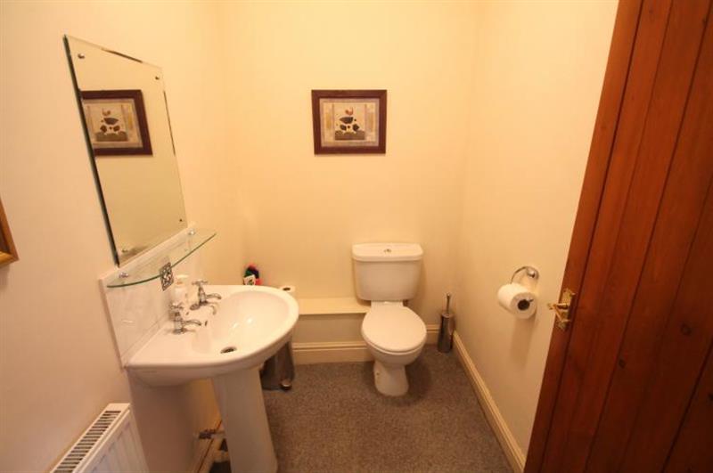 Bathroom at Yenworthy Barn, Oare