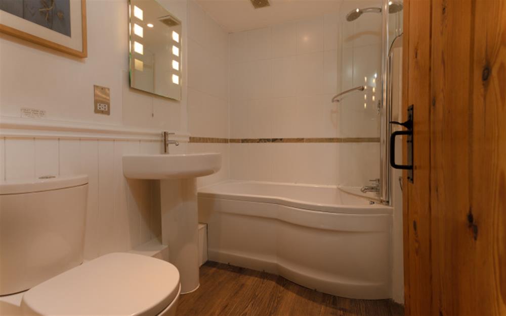 The bathroom at Yeomans Cottage in Salcombe