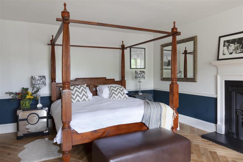 Four poster bed at Yetson House, Totnes, Devon