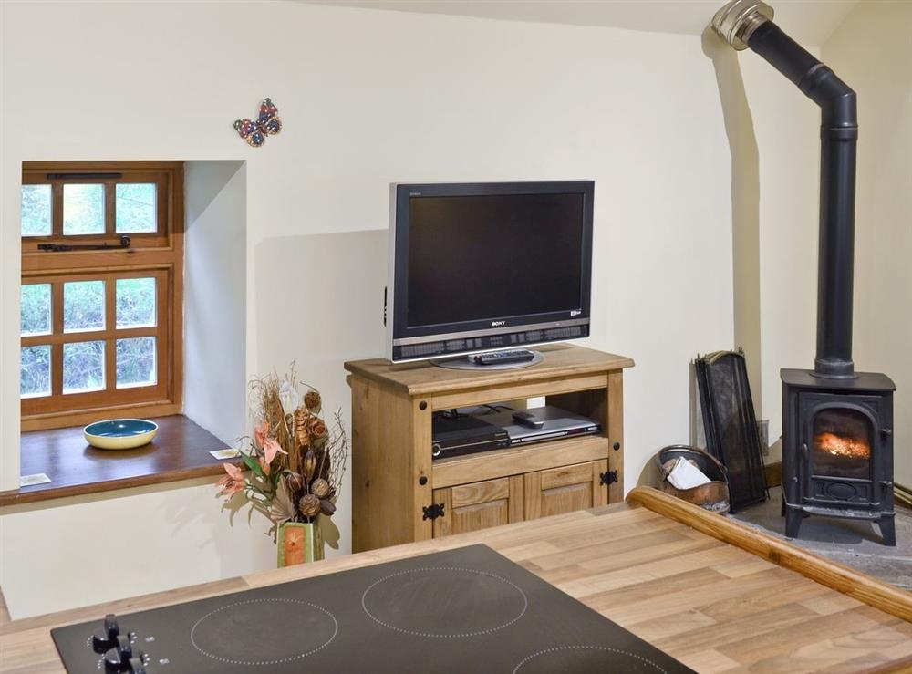 Open plan living/dining room/kitchen (photo 2) at Yew Tree Bothy in Holymoorside, near Chesterfield, Derbyshire