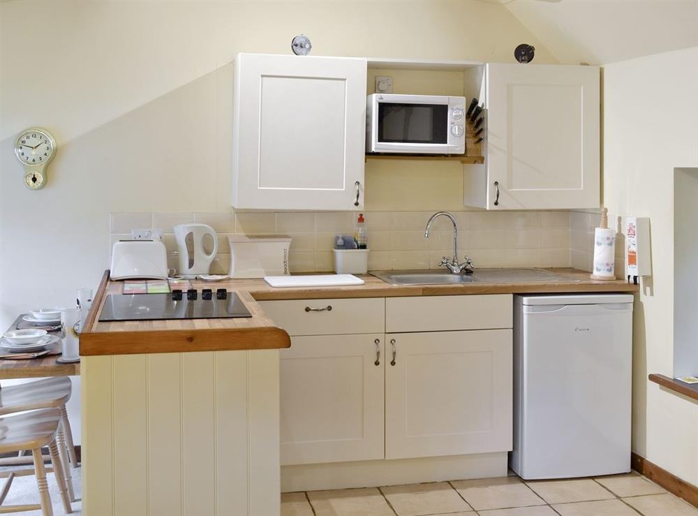 Open plan living/dining room/kitchen (photo 3) at Yew Tree Bothy in Holymoorside, near Chesterfield, Derbyshire