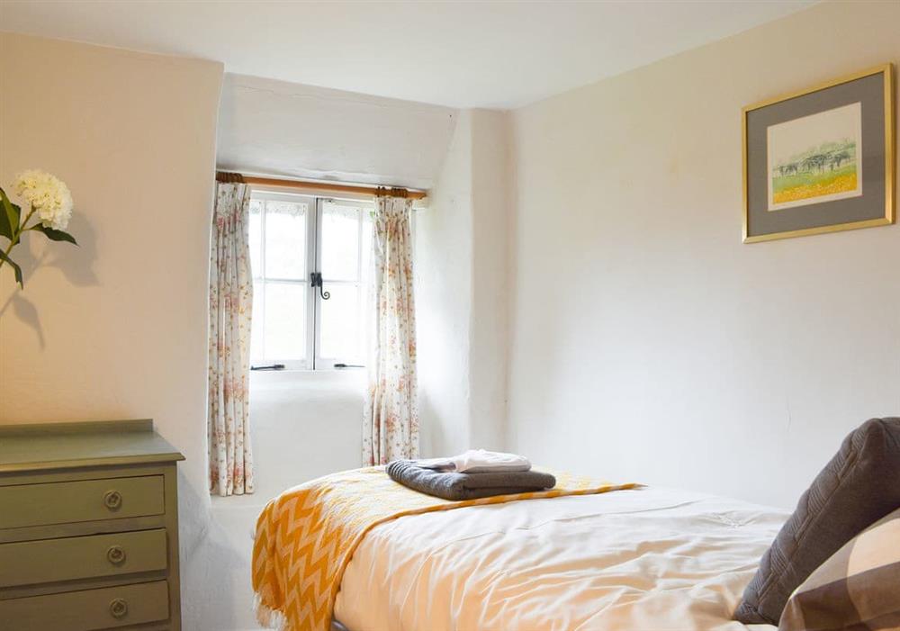 Pretty single bedroom at Yew Tree Cottage in Farnham, near Blandford Forum, Dorset