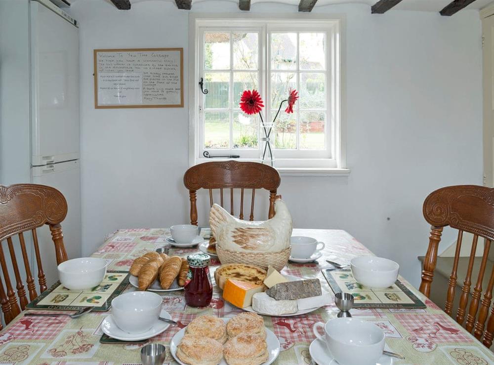 Beautifully presented kitchen/dining room (photo 2) at Yew Tree Cottage in Moulsoe, near Milton Keynes, Buckinghamshire