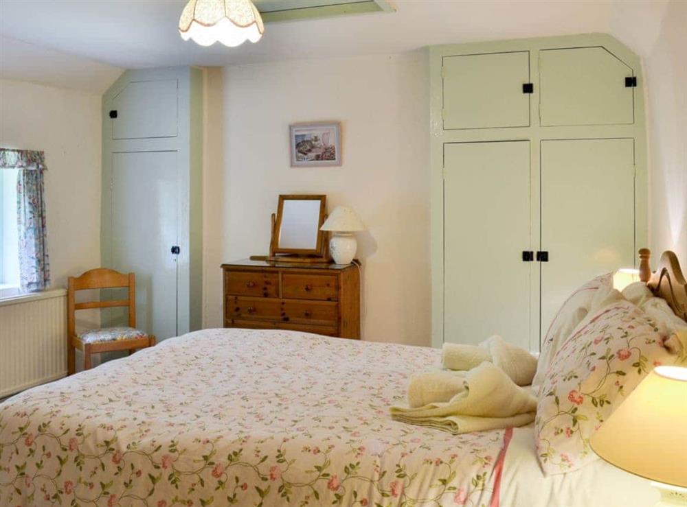 Comfortable double bedroom (photo 2) at Yew Tree Cottage in Passfield Common, near Liphook, Hampshire