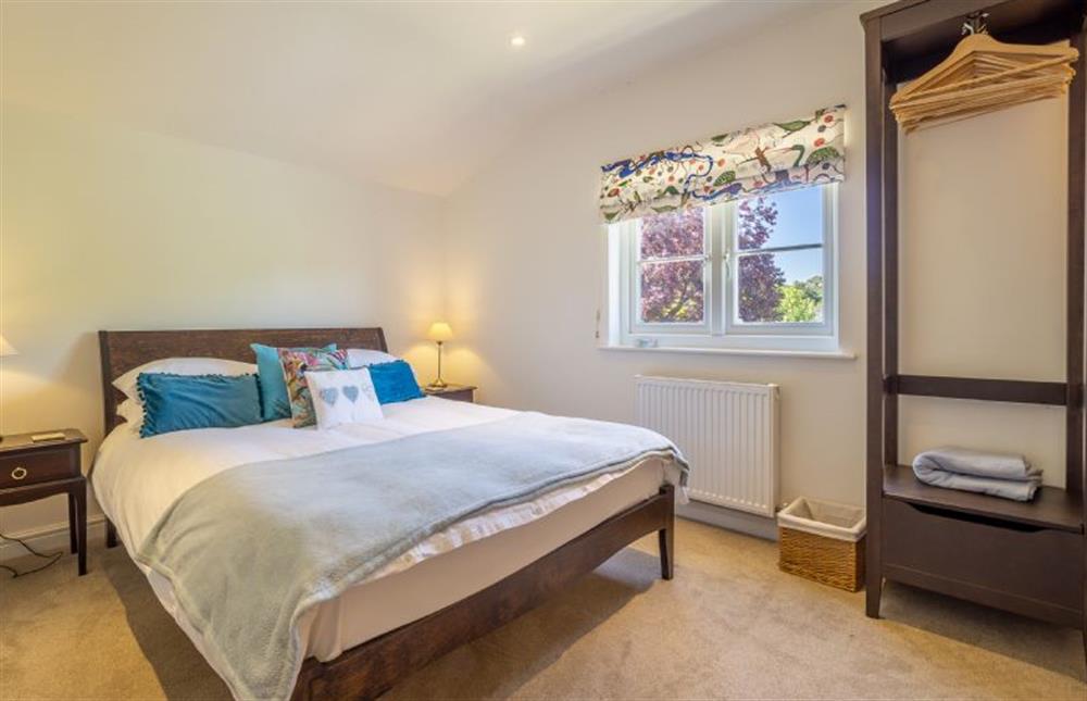 Bedroom one with 5’ king-size bed at Yew Tree Cottage, Westleton