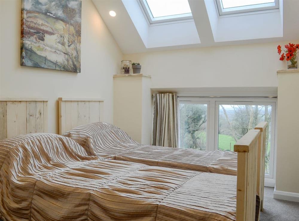 Light and airy twin bedroom at Dutch Barn One, 