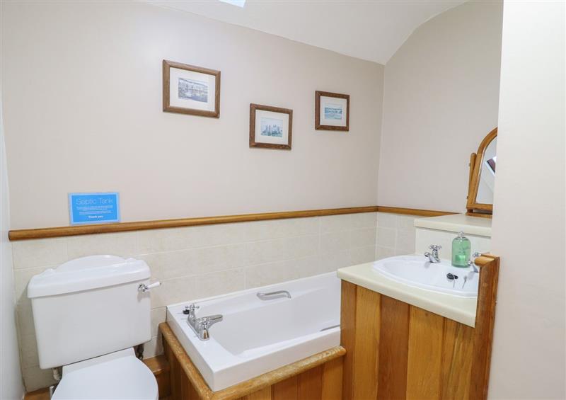 Bathroom at Ynys, Dyffryn Ardudwy