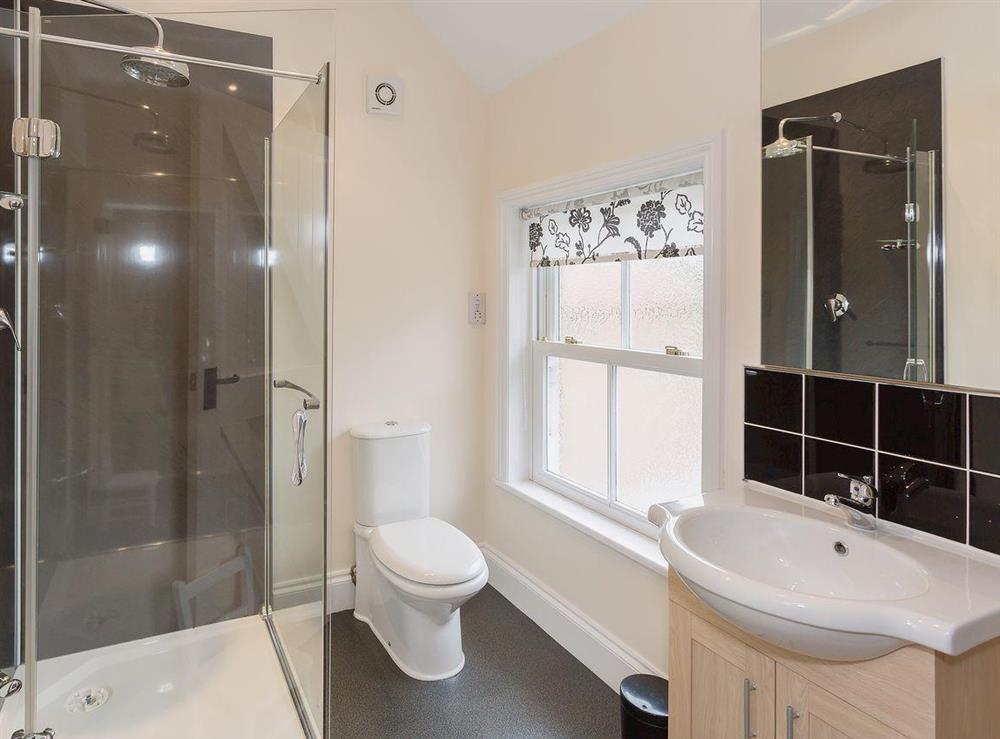 En-suite shower room at Yokefleet Cottage in Sandholme, near Beverley, North Humberside