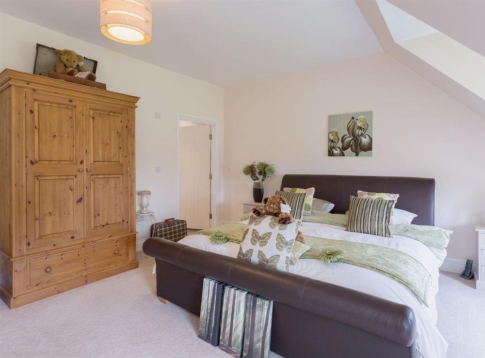 Luxurious master bedroom at Yokefleet Cottage in Sandholme, near Beverley, North Humberside