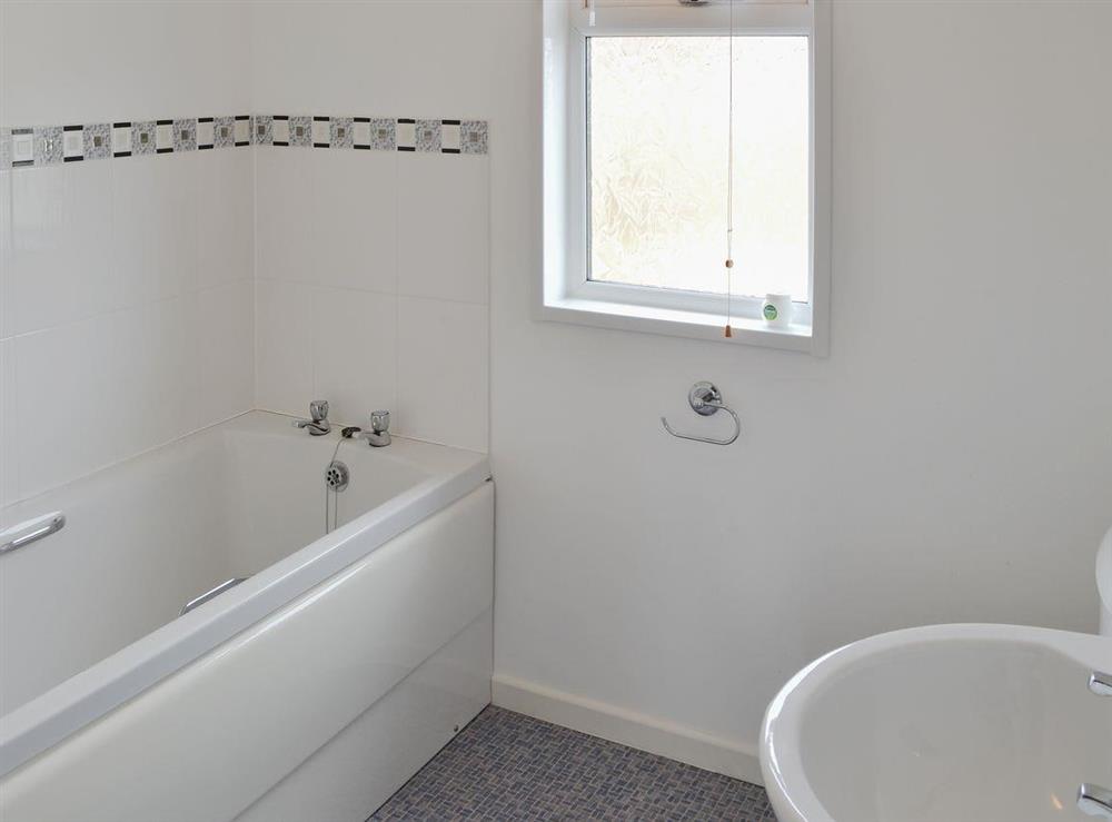 Bathroom at Yonder Green Lodge in St. Ervan near Padstow, Cornwall