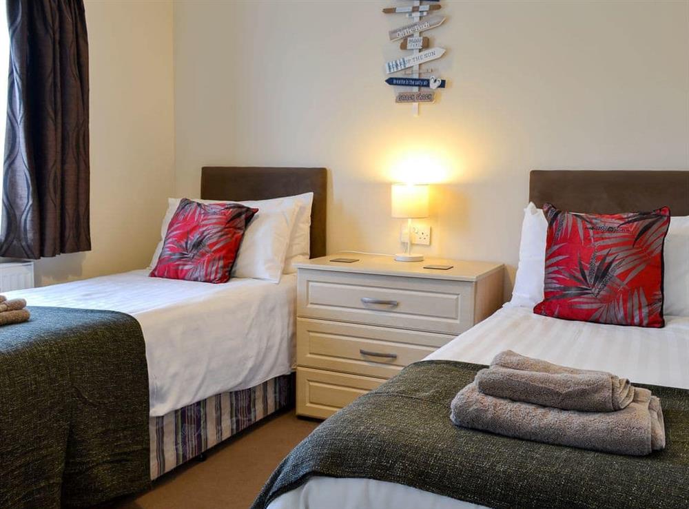 Twin bedroom at Yonder Green Lodge in St. Ervan near Padstow, Cornwall