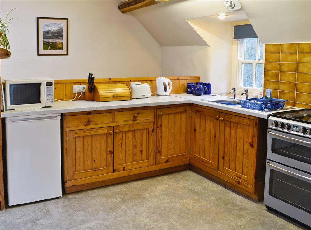 Open plan living/dining room and kitchen (photo 2) at Yr Hen Stabl in Arthog, near Dolgellau, Gwynedd