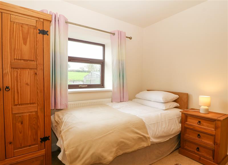 One of the 3 bedrooms (photo 3) at Yr Hen Stabl, Llanwnda near Bontnewydd