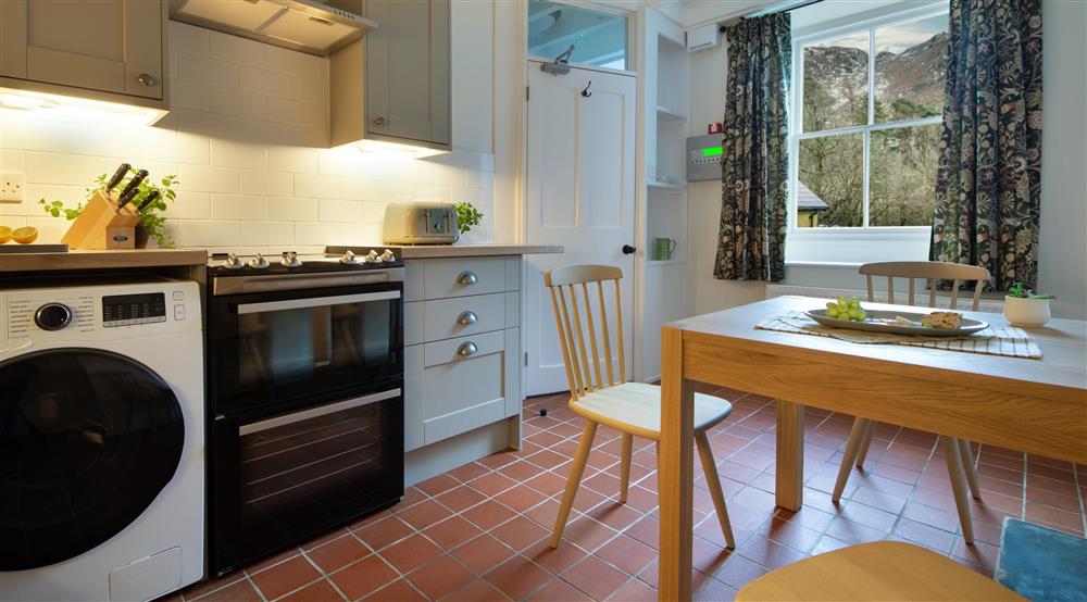 The kitchen and dining room (photo 2) at Yr Hen Swyddfa in Caernarfon, Gwynedd