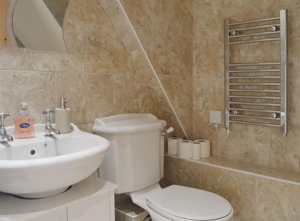 The bathroom with heated towel rail at Yr Wyddfa in Caernarfon, Gwynedd