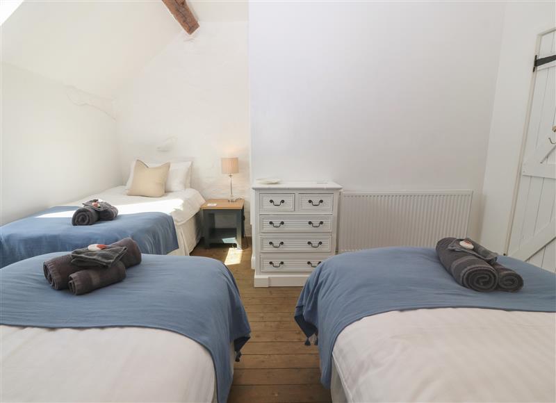 A bedroom in Yr Ysgubor (photo 3) at Yr Ysgubor, Dyffryn Ardudwy
