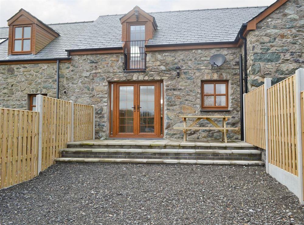 Private exterior courtyard at Ysgubor Myfi in Bodedern near Holyhead, Gwynedd