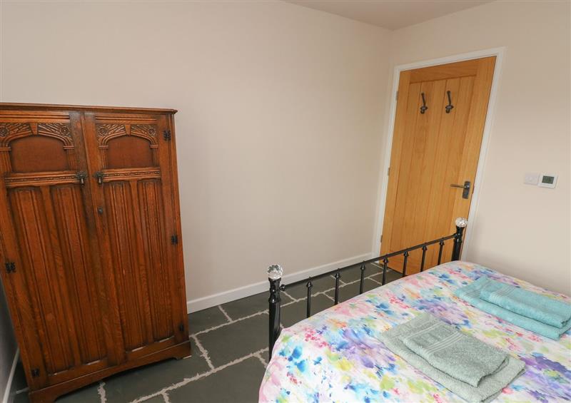 One of the 2 bedrooms at Ystabl Robyn, Llanddarog