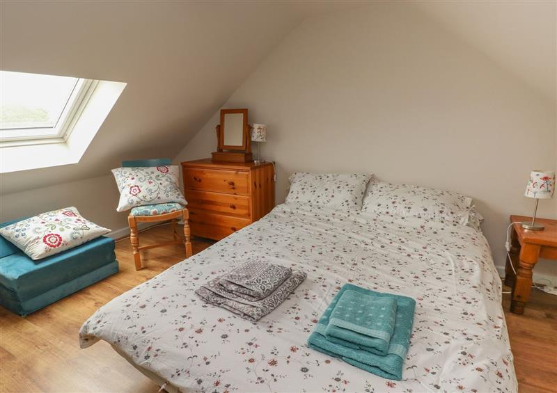 This is a bedroom (photo 2) at Ystabl Robyn, Llanddarog