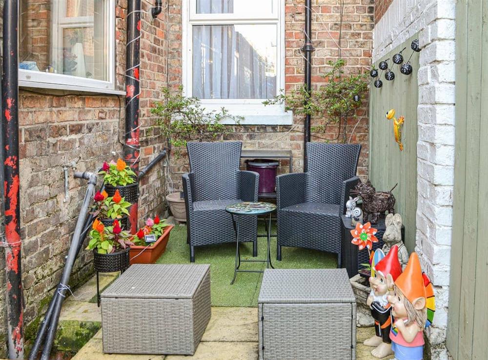 Sitting-out-area at Zacks Seaside Stay in Bridlington, North Humberside