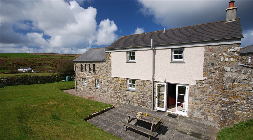 The exterior and garden of Zennor Honors House, with lawn and patio with picnic bench, Cornwall (photo 2) at Zennor Honor's House in St. Ives, Cornwall