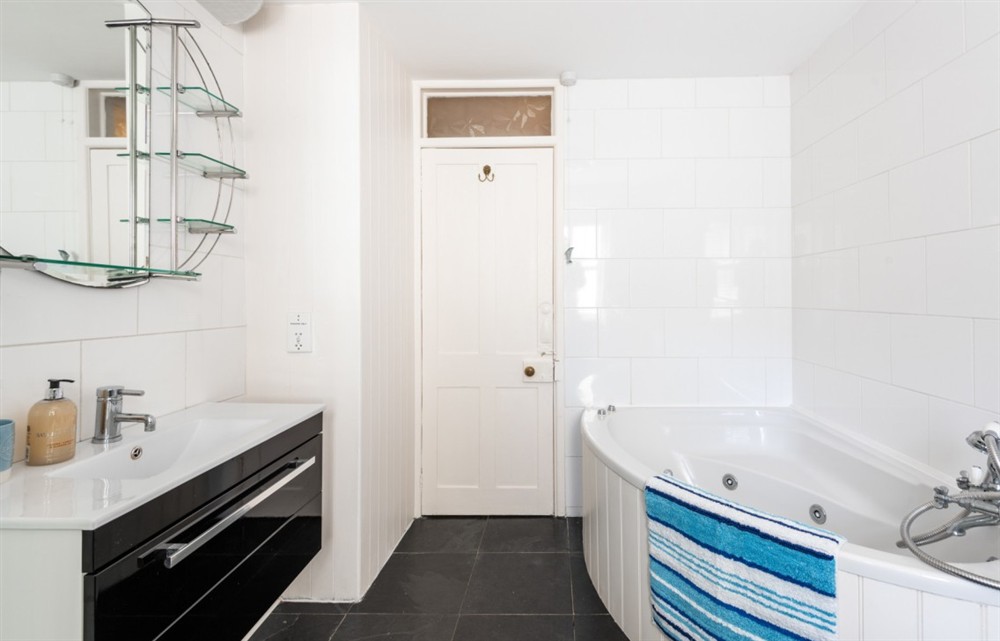 Bathroom at Zennor in Looe